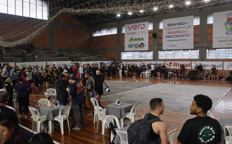 Seminário prático ministrado pela lenda do UFC, Charles do Bronx, em Novo Hamburgo
