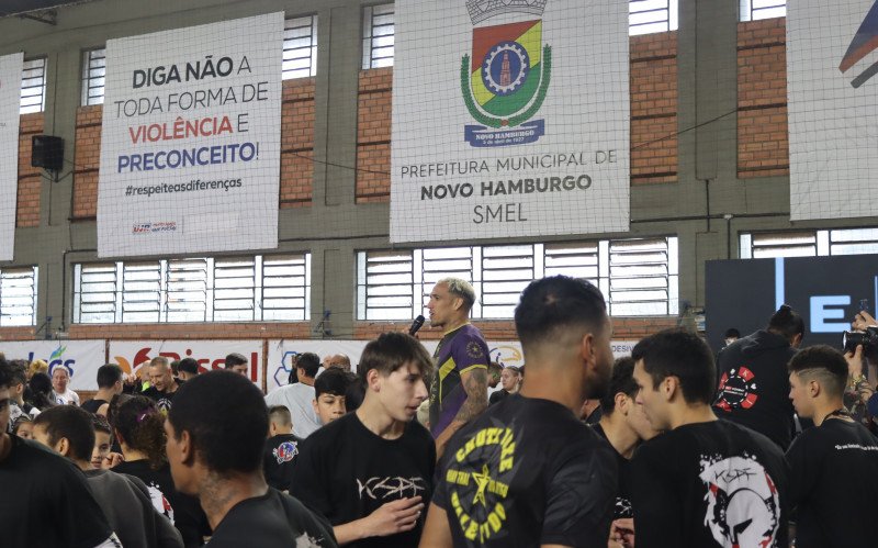 Seminário prático ministrado pela lenda do UFC, Charles do Bronx, em Novo Hamburgo