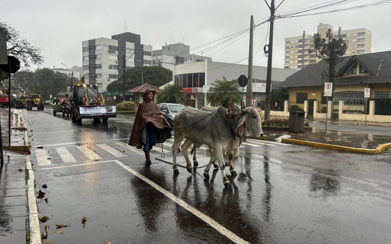 Desfile alusivo ao Dia do Colono em Estância Velha | abc+