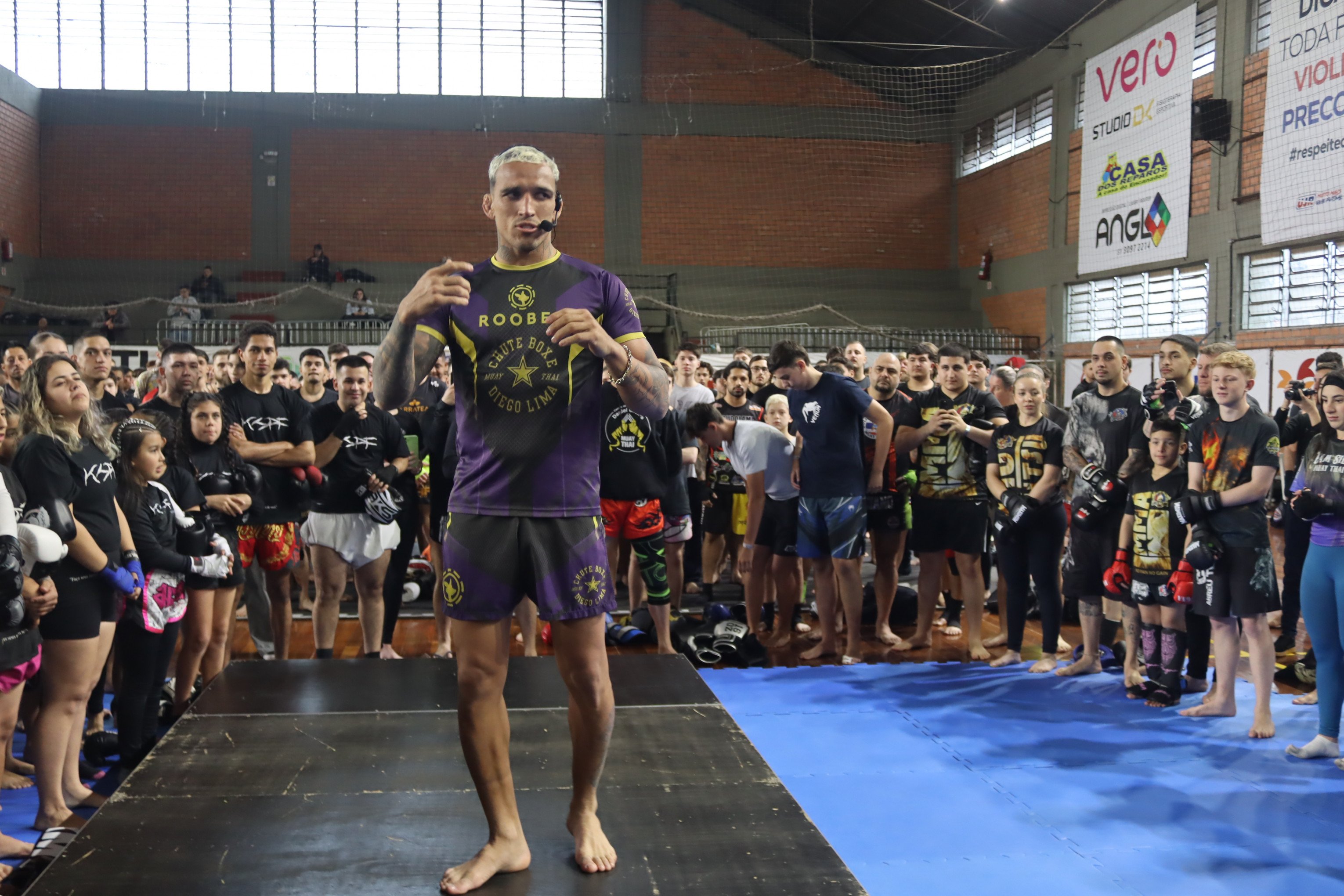VÍDEO: Ex-campeão do UFC Charles do Bronx faz visita a Novo Hamburgo e afirma que ainda acredita na conquista do cinturão