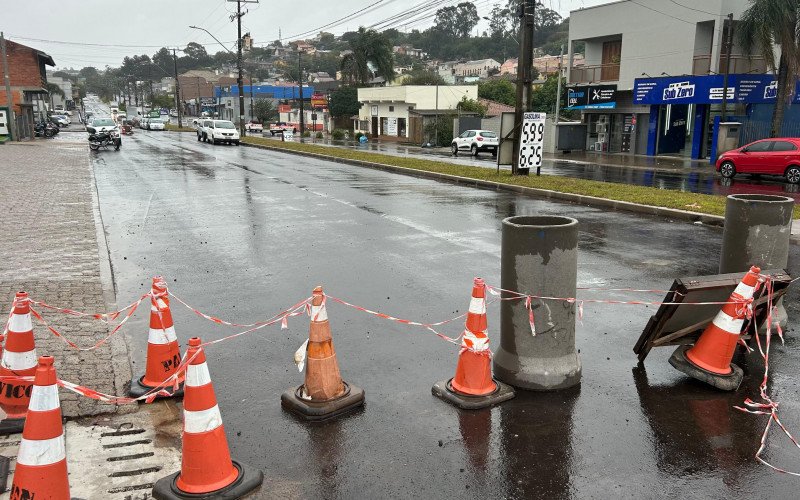 Trecho da Rua Rincão, entre Novo Hamburgo e Estância Velha, está com duplicação praticamente concluída, mas ainda há sinalização | abc+