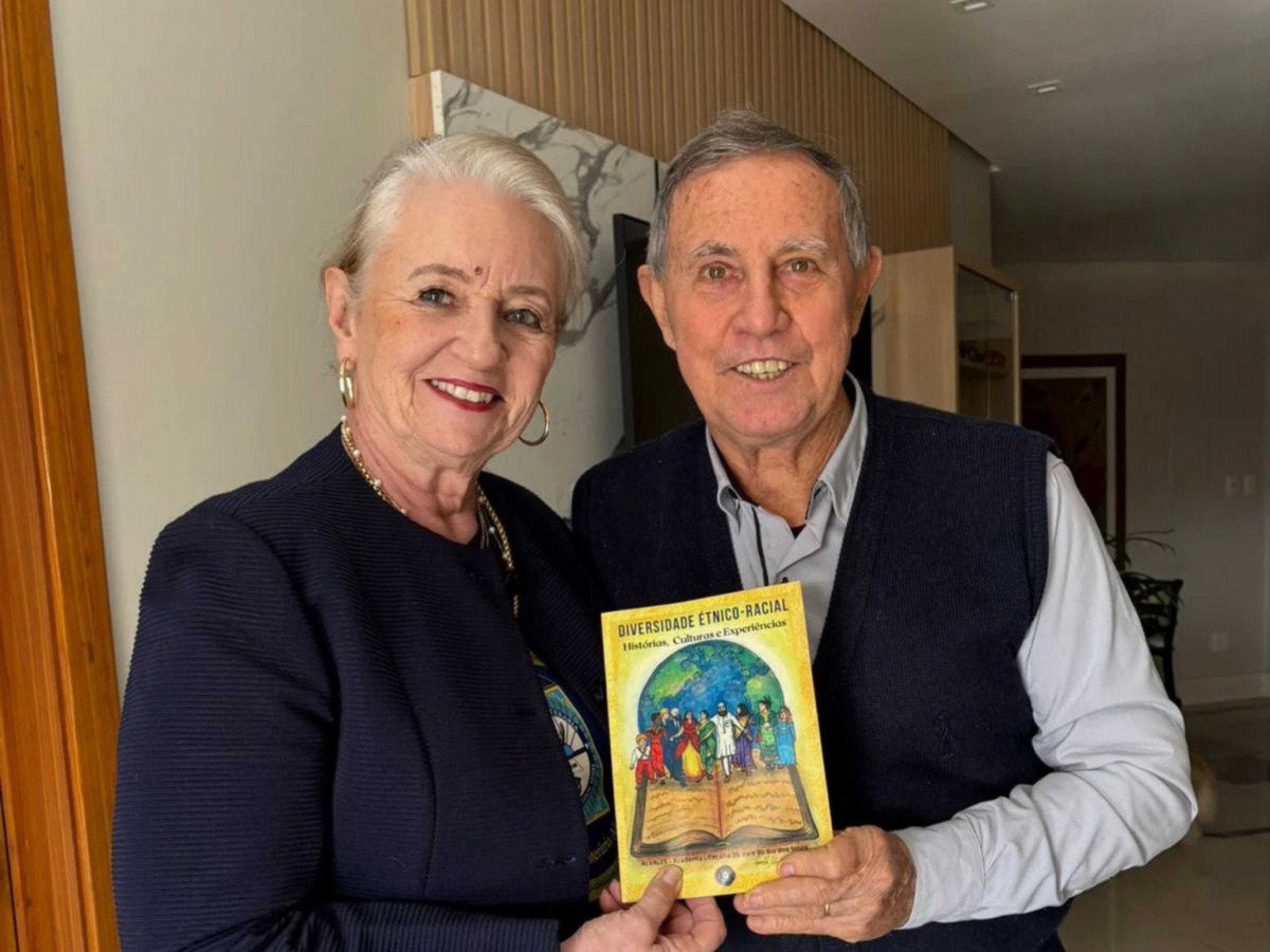 Alvales comemora 37 anos de fundação com novo livro