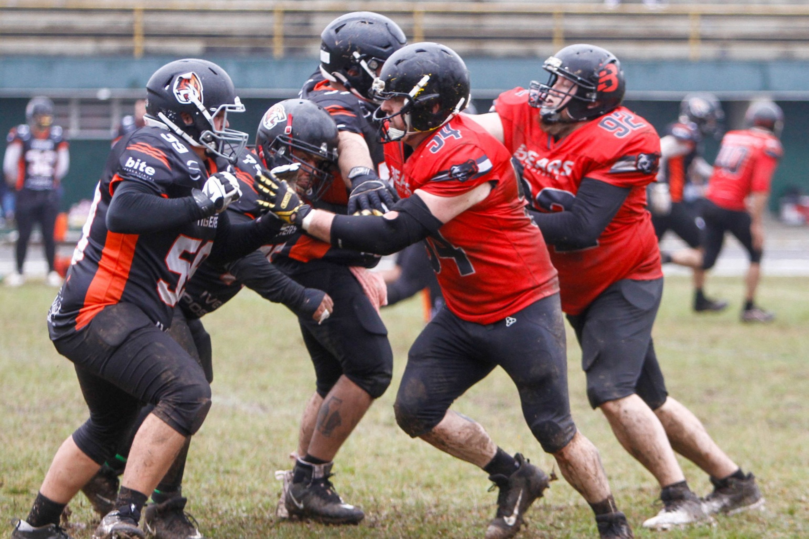 Bears Football, de Parobé, vence na estreia da Superliga D3 em jogo sob chuva em Santa Catarina