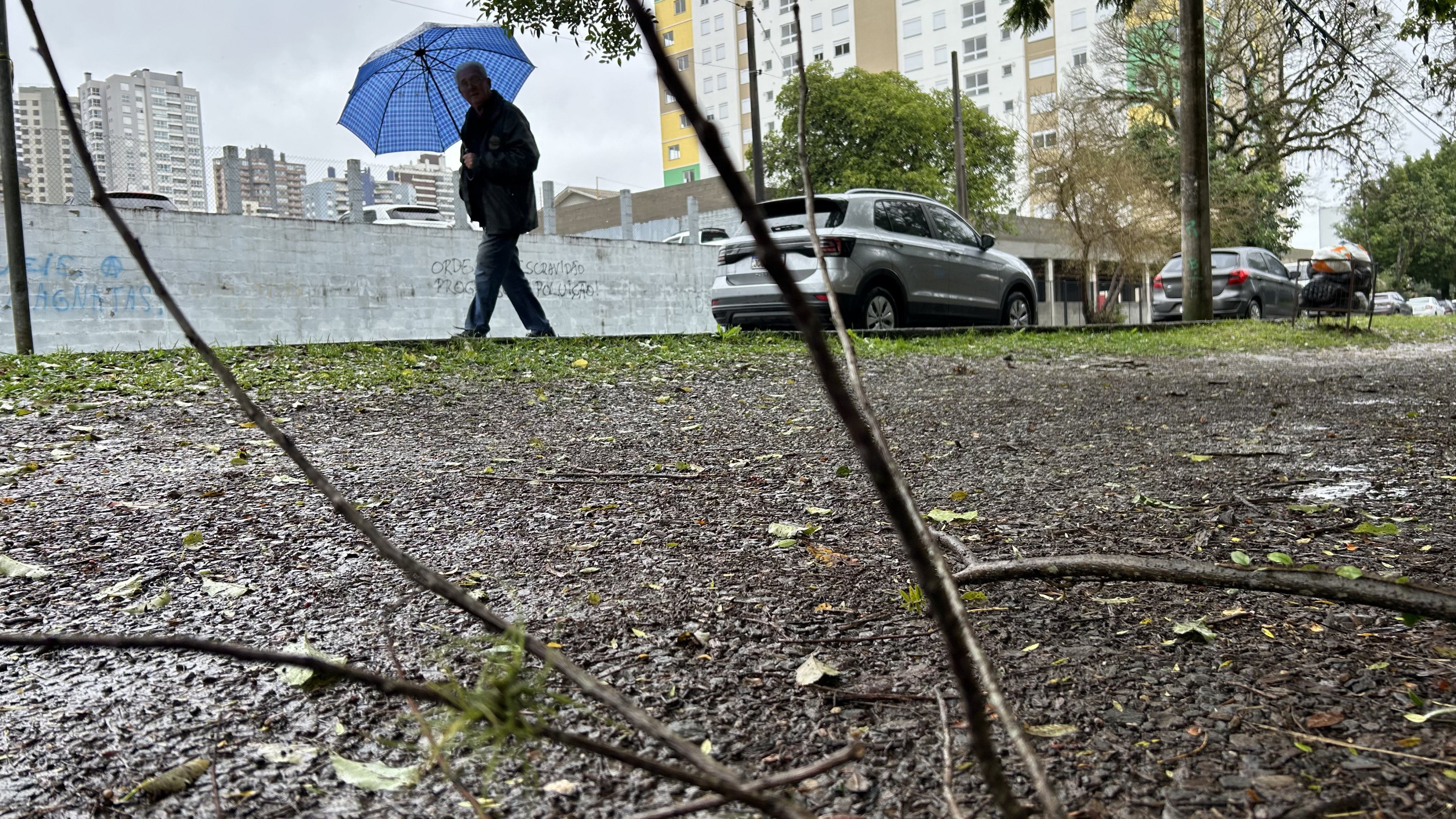 Ventos fortes provocam falta de luz em diversas cidades do Rio Grande do Sul