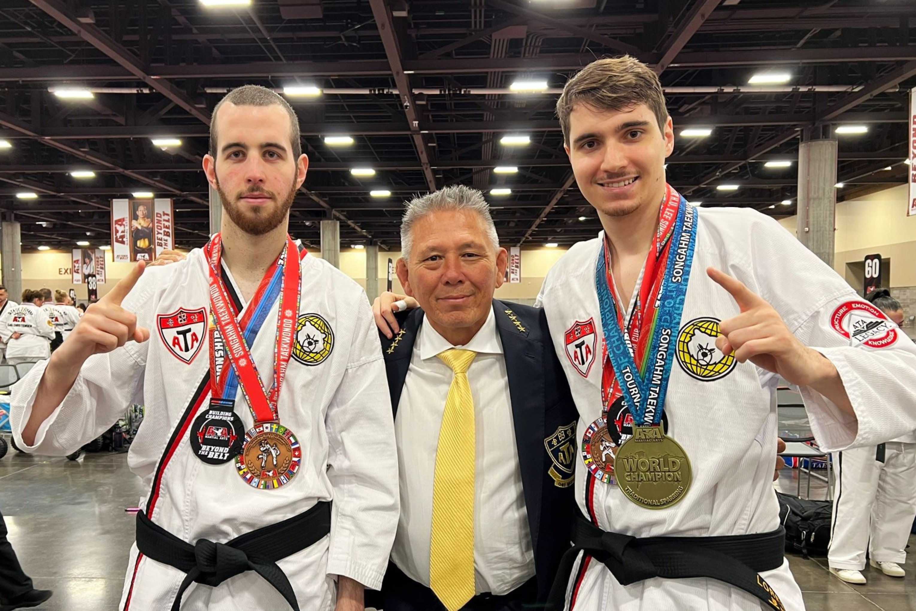 Irmãos de Novo Hamburgo brilham no Mundial de Taekwondo nos Estados Unidos