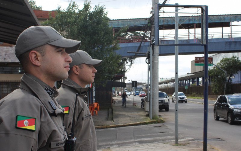 Na Estação Fátima, Policiais Militares (PMs) podem ser vistos diariamente circulando a pé em torno da área | abc+