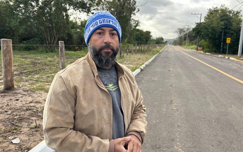 Edenilson dos Santos, 46 anos, não teve a casa afetada, mas ele correu para atender ao pedido de socorro de familiares atingidos pelo rompimento de açudes em Sapiranga | abc+