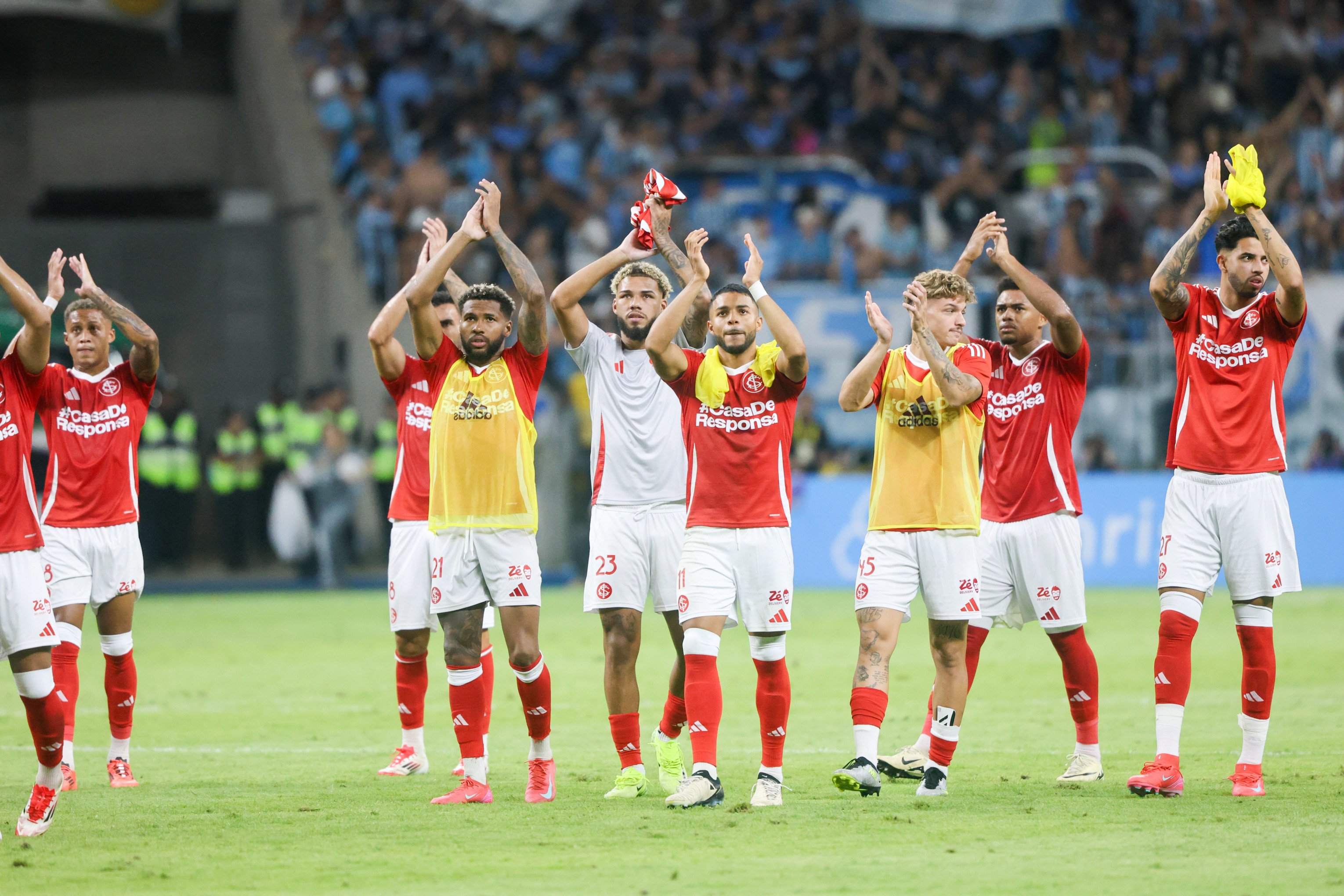 Internacional negocia jogadores com clubes portugueses