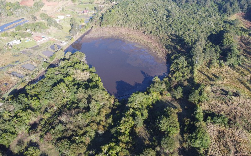 Imagens feitas com drone, nesta quarta-feira (30), mostram a situação atual dos açudes