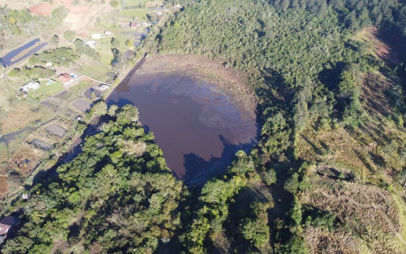 Imagens feitas com drone, nesta quarta-feira (30), mostram a situação atual dos açudes