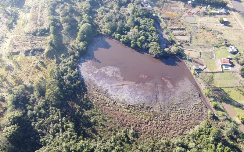 Imagens feitas com drone, nesta quarta-feira (30), mostram a situação atual dos açudes