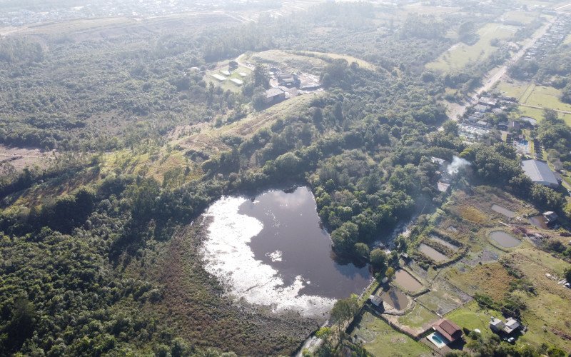Imagens feitas com drone, nesta quarta-feira (30), mostram a situação atual dos açudes