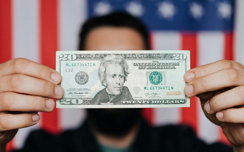 Dólar norte-americano sempre foi a principal referência para o preço do Bitcoin | abc+