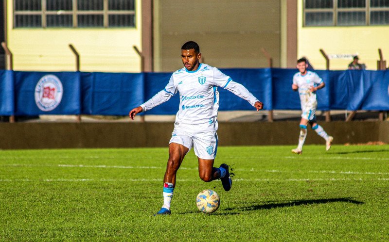 Jogo terminou sem gols em Gramado