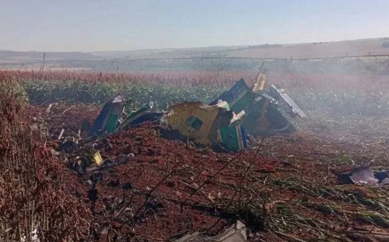 Avião da Esquadrilha da Fumaça cai no interior de São Paulo | abc+