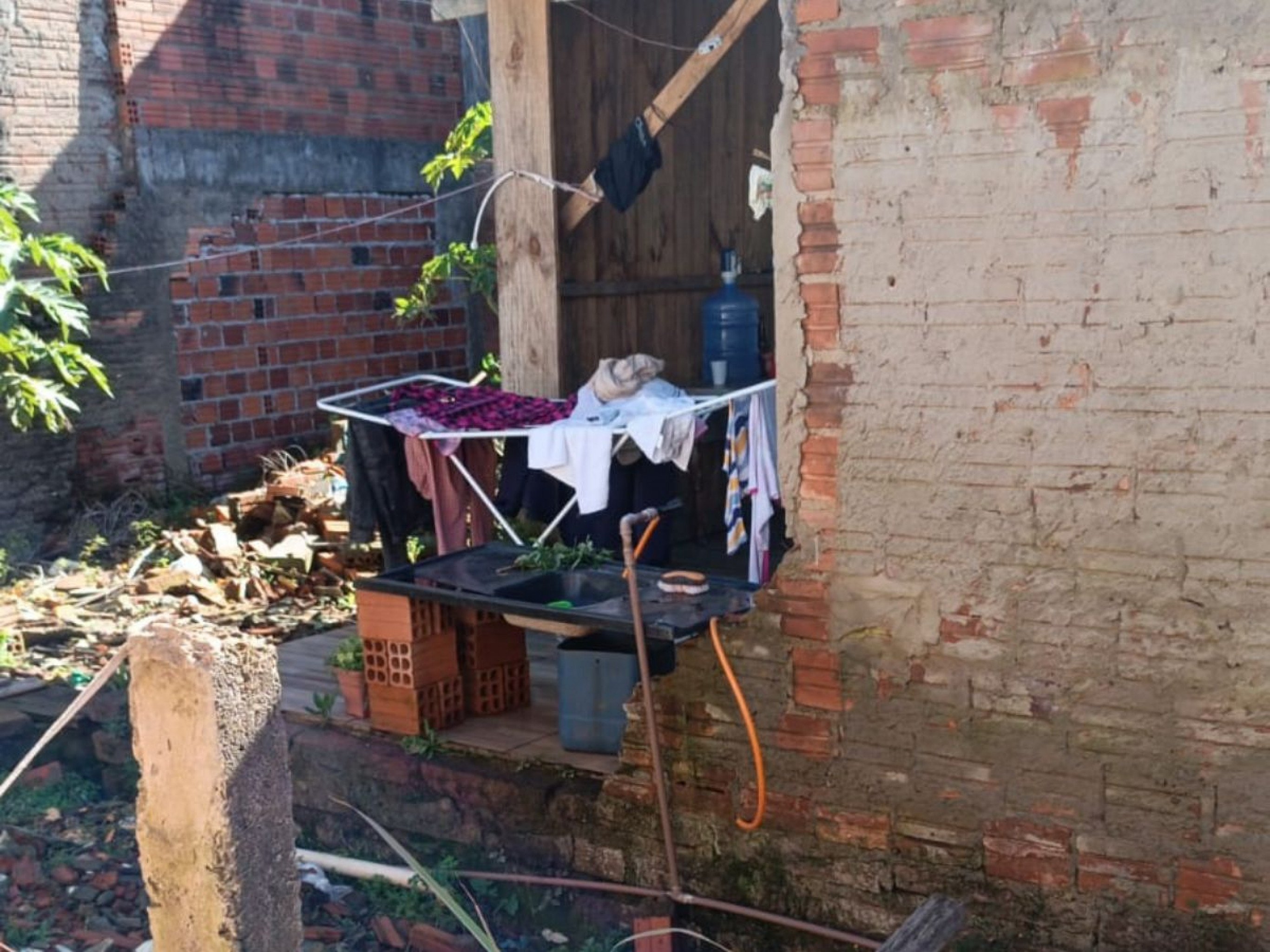 VÍDEO: "Não adianta ganhar a Compra Assistida e não conseguir comprar casa", relata moradora de Novo Hamburgo