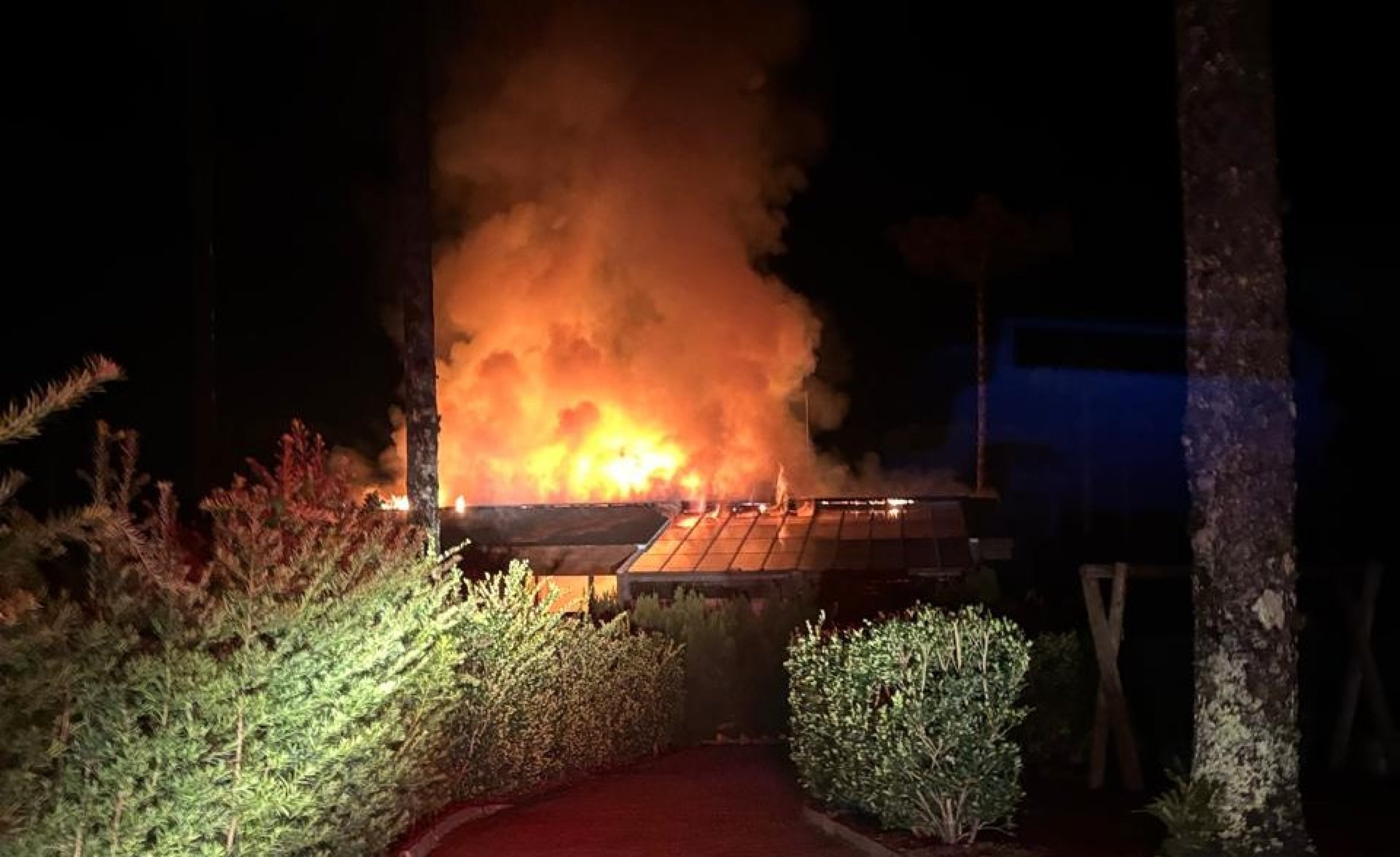Incêndio atinge área comum de condomínio de luxo em Gramado