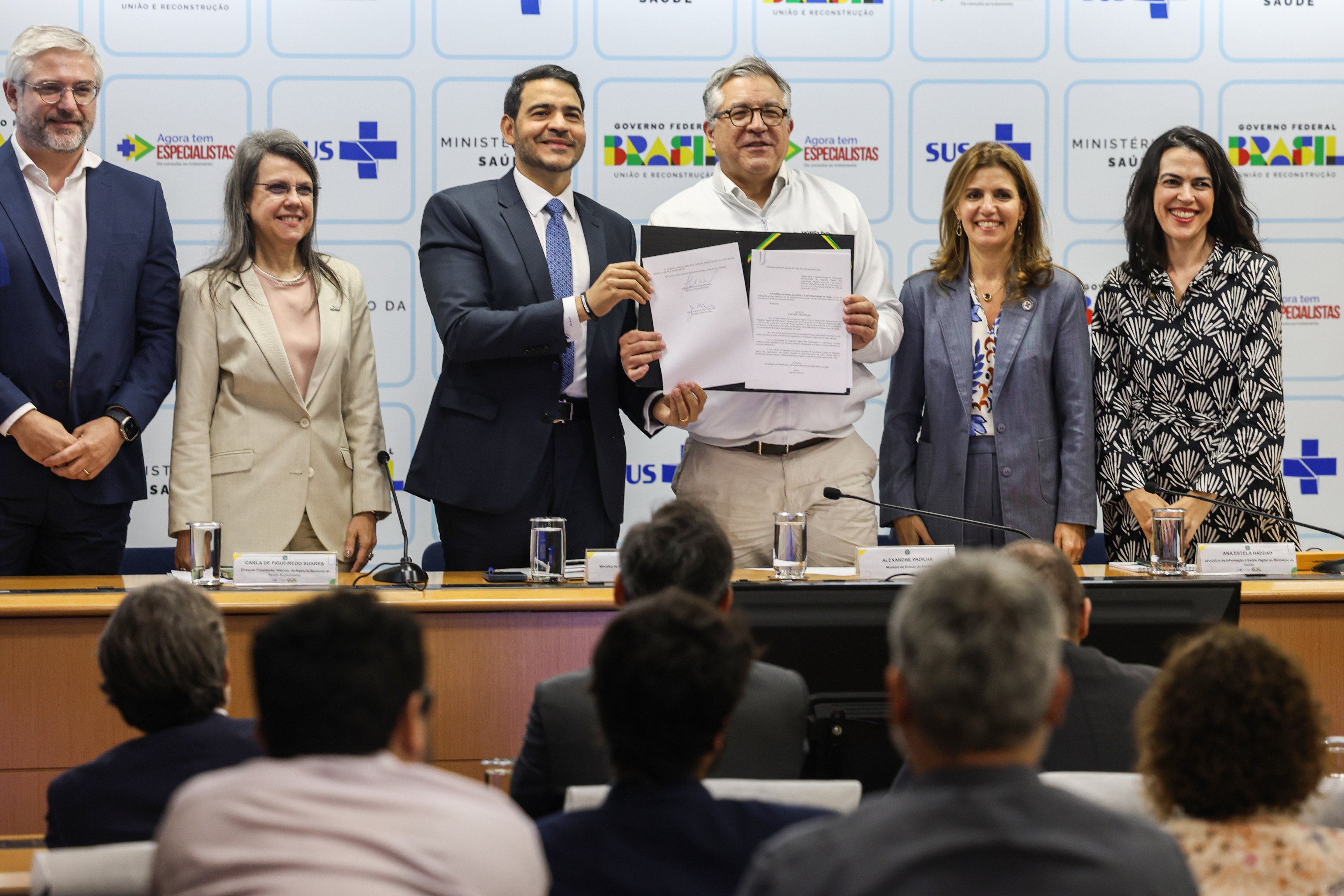 Planos atenderão pacientes do SUS em troca de abatimento de dívida com o governo