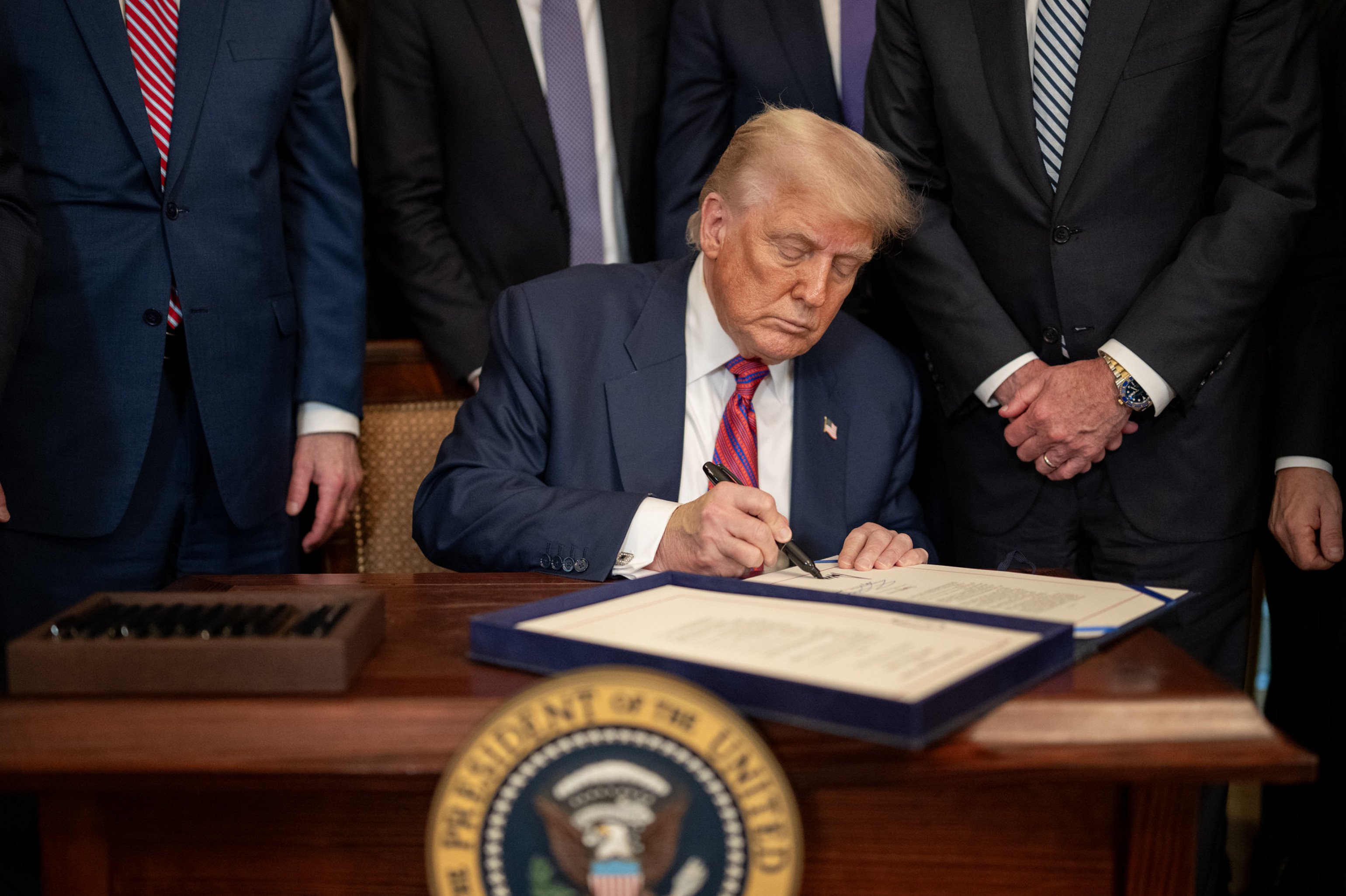 TARIFA DE TRUMP: Lista de exceções traz alívio para quem imaginava o pior
