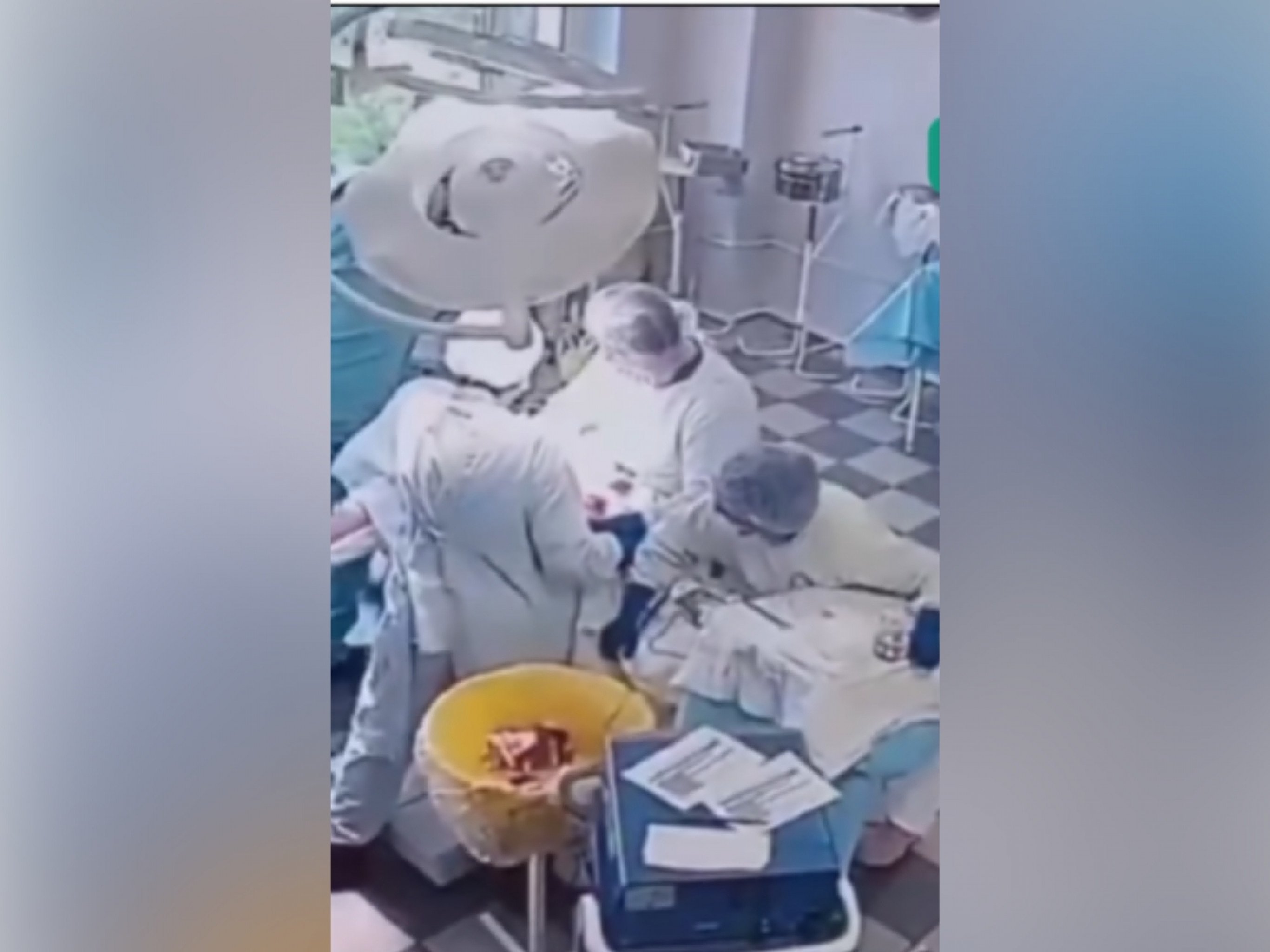 VÍDEO: Médicos seguram paciente e continuam cirurgia durante megaterremoto na Rússia