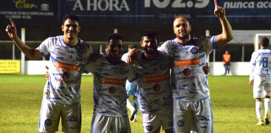 Aimoré comemora vantagem no jogo de ida das quartas de final
