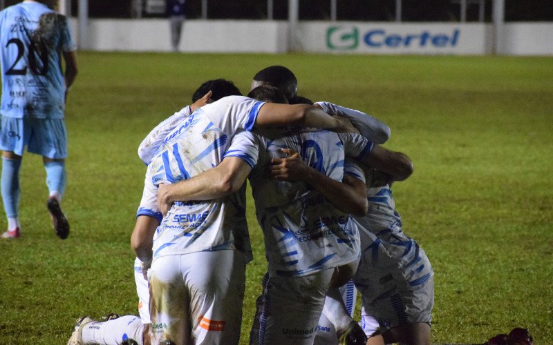 Aimoré comemora vantagem no jogo de ida das quartas de final