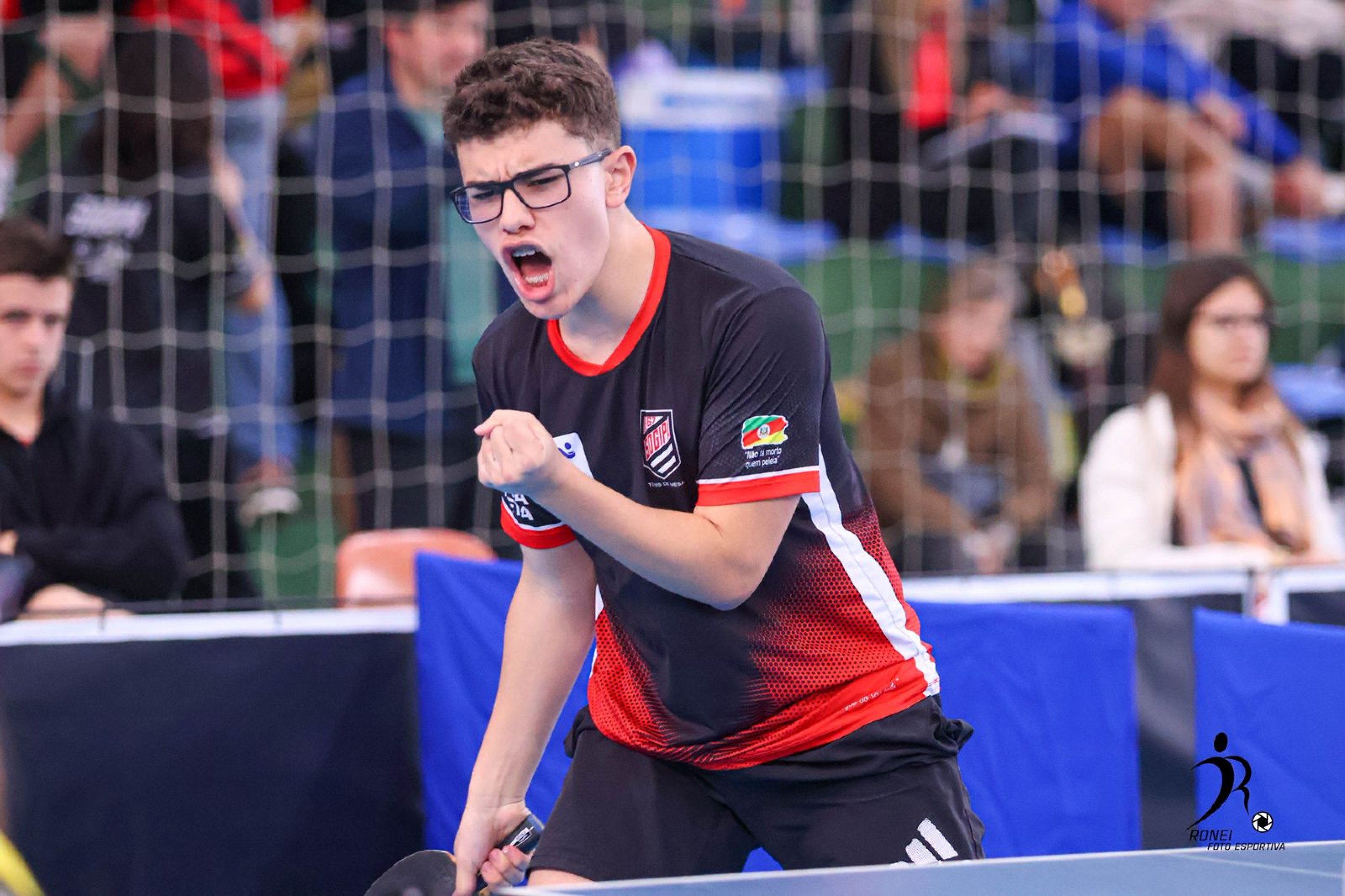 Adolescente de São Leopoldo brilha em campeonato e conquista título Gaúcho de Tênis de Mesa