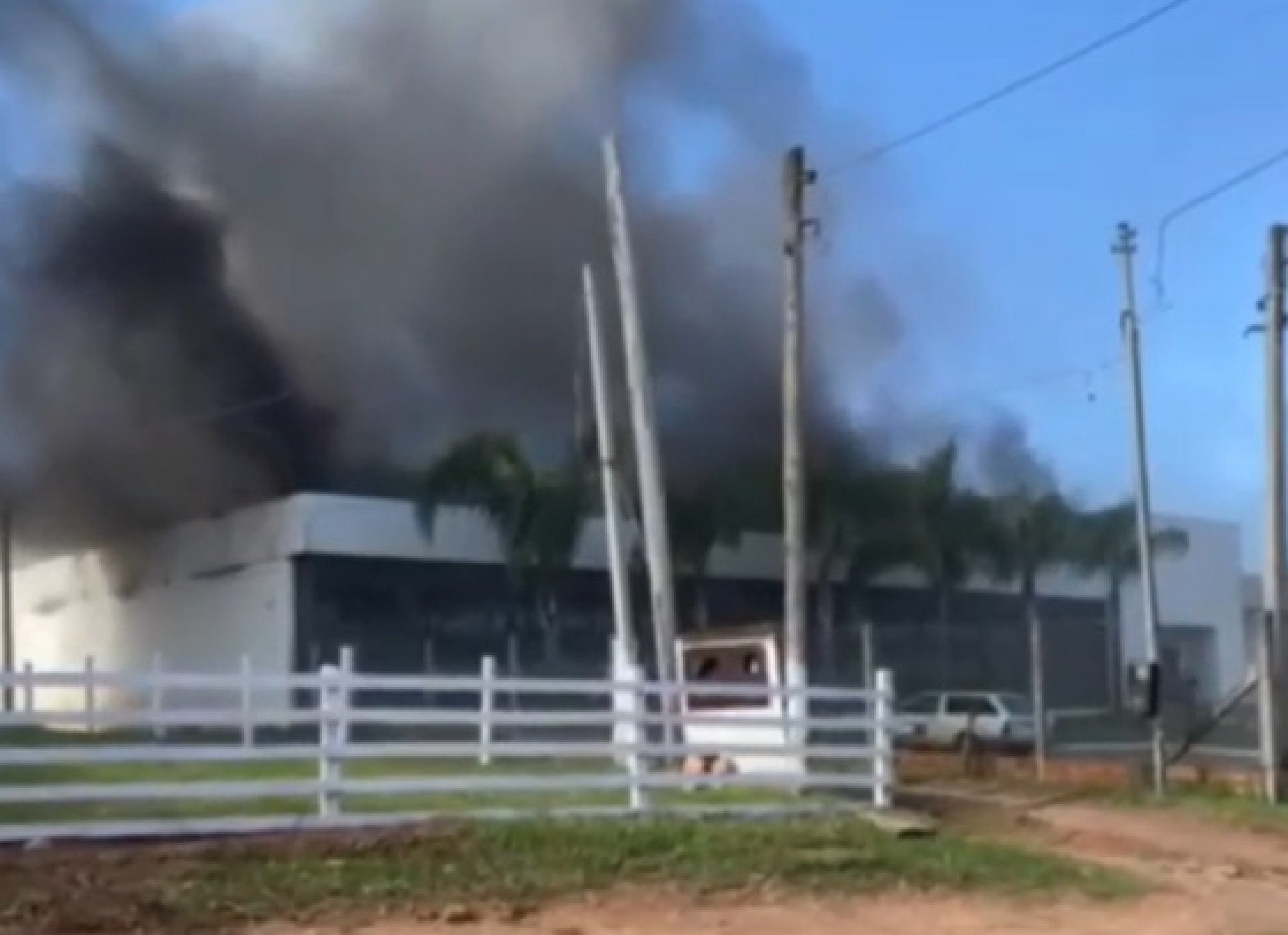 VÍDEO: Incêndio atinge cemitério de cidade do RS