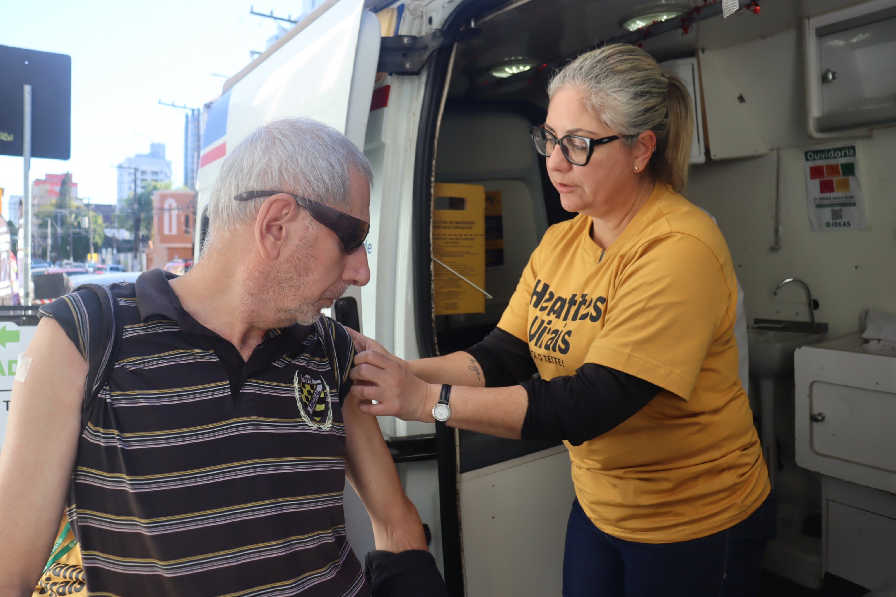 Unidade Móvel de Vacinação esteve próxima à Estação São Leopoldo nesta quinta-feira (31). O professor aposentado Luiz Carlos Grübler defende que mais campanhas de conscientização devem ser feitas.