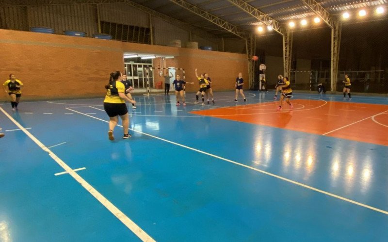 Equipe Garra de Handebol treina no complexo desde 2018 | abc+