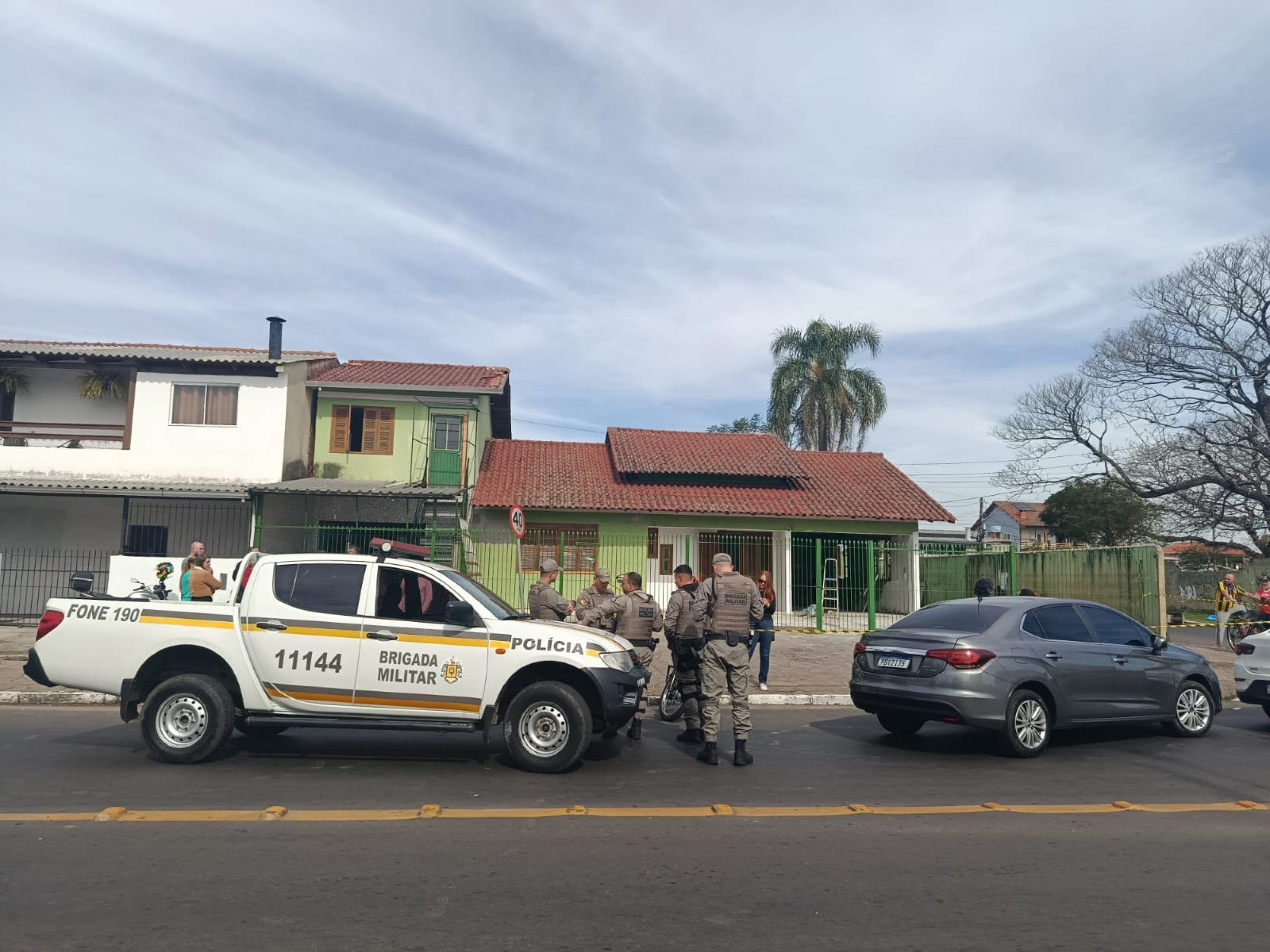 Homem é executado em plena luz do dia com mais de 30 tiros em Canoas