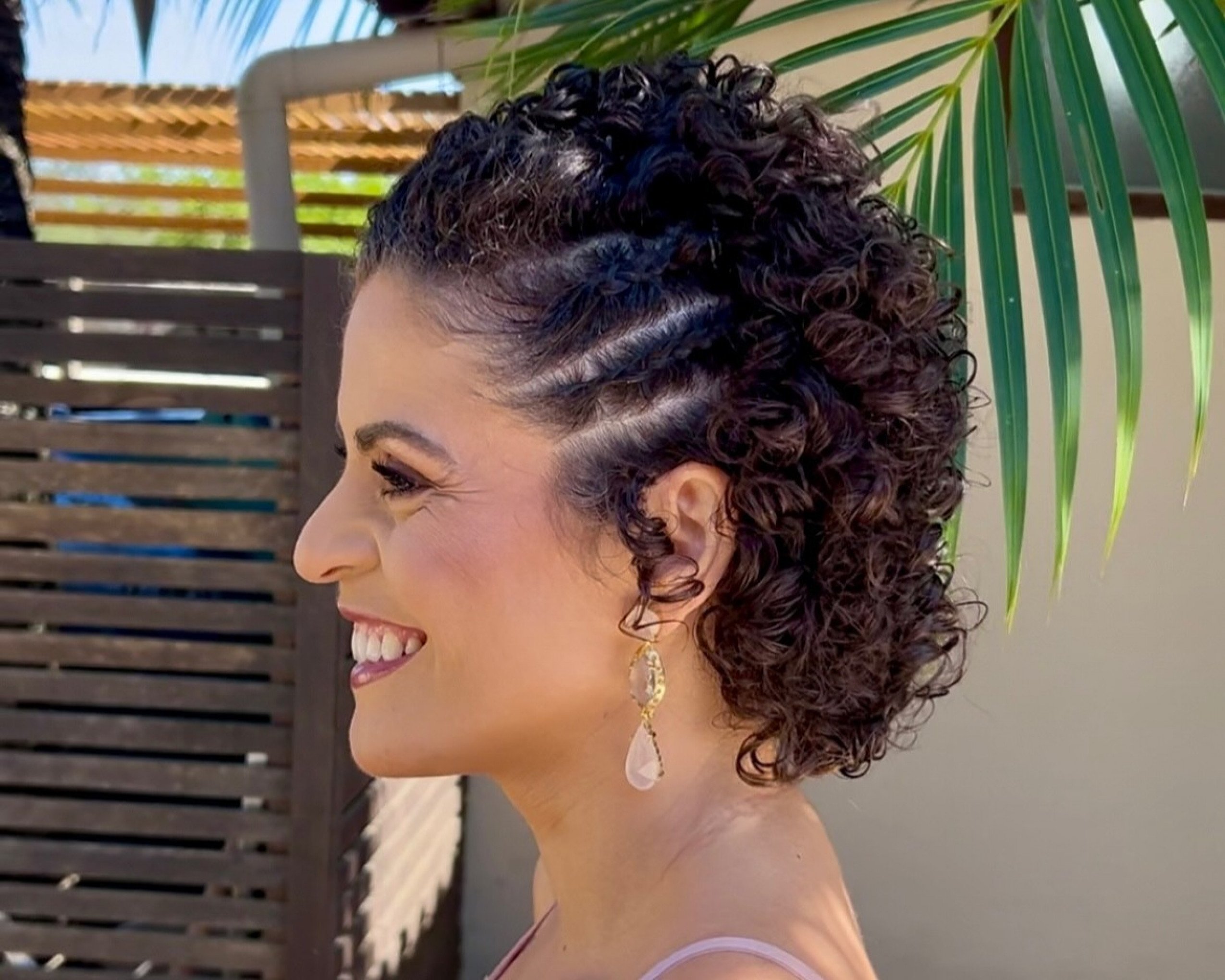 Penteado ajuda a destacar os acessórios | abc+