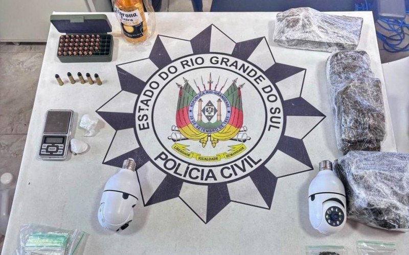 Materiais apreendidos na residência do adolescente suspeito
