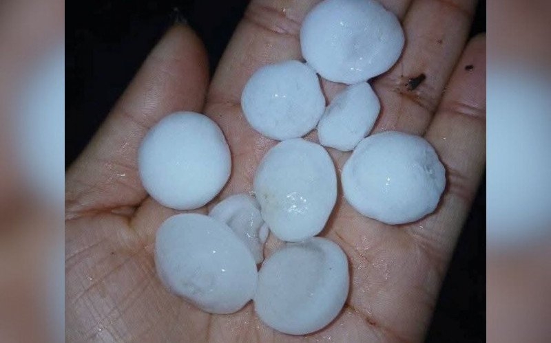 Pedras de granizo atingiram Bagé na manhã deste sábado (2) | abc+