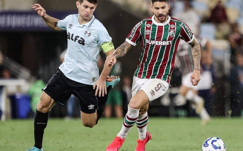 Everaldo na disputa com Kannemann em Fluminense x Grêmio | abc+
