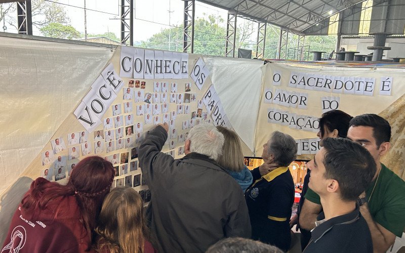 No estande dos padres diocesanos, fiéis puderam conhecer um pouco melhor os padres que atuam na região