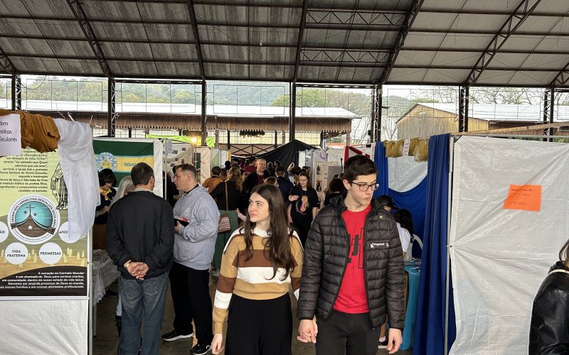 Feira vocacional, que reuniu 40 expositores de diversos movimentos, comunidades e expressões da Igreja, teve grande movimentação durante todo o dia