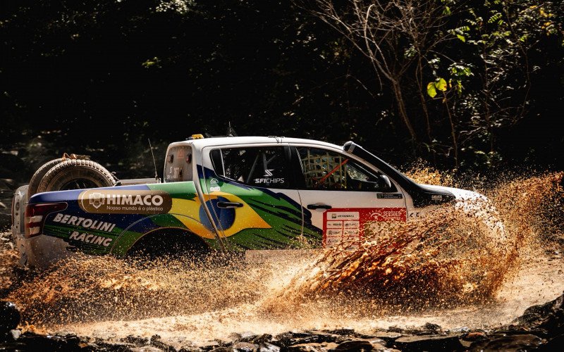 Dupla enfrentou desafios no maior rali do continente