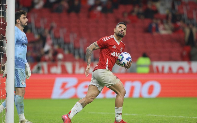 De pênalti, Bruno Tabata diminuiu para o Inter