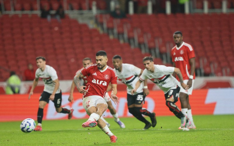De pênalti, Tabata diminuiu para o Inter no final do jogo