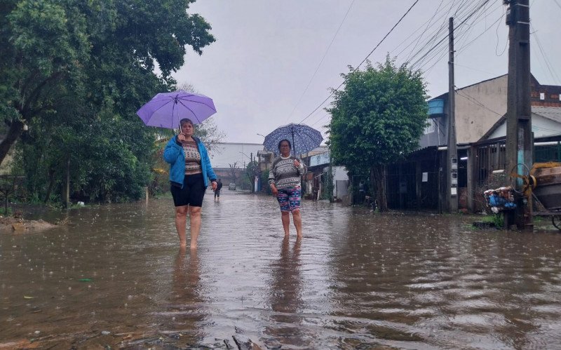Alagamento na Rua Evaldo Luiz de Souza, loteamento Marisol, do bairro Canudos | abc+