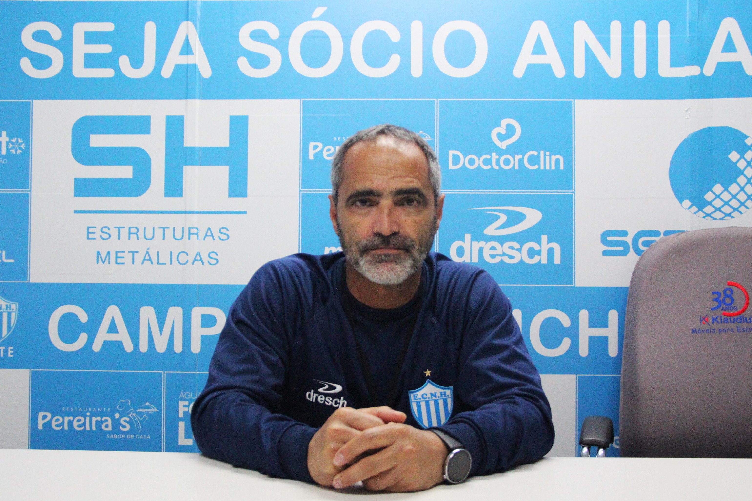 Técnico do Novo Hamburgo elogia decisão da FGF e convoca torcida para jogo decisivo