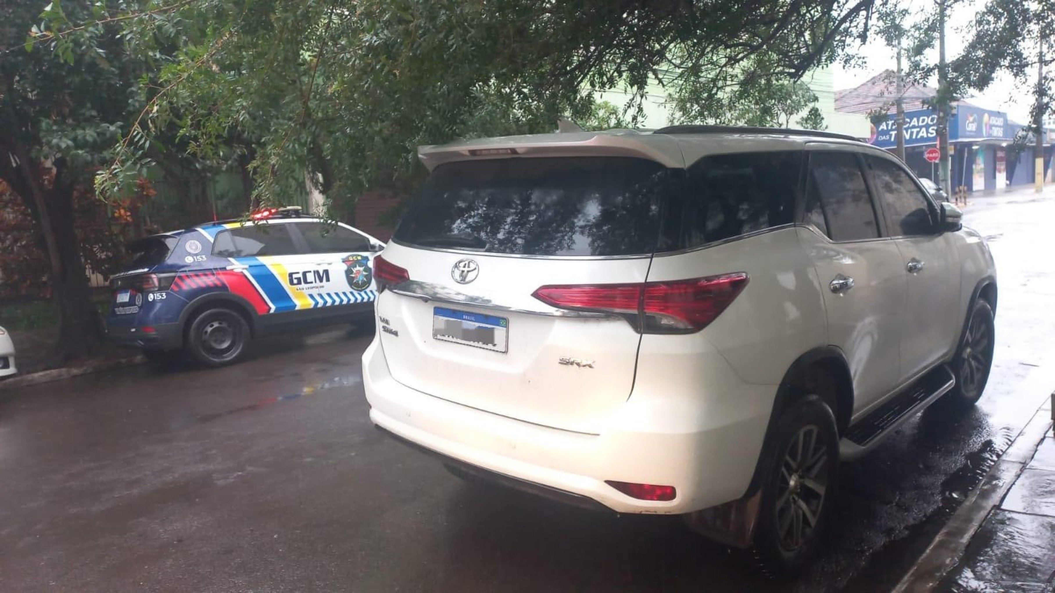 Carro de deputado é furtado em frente a hotel da Serra