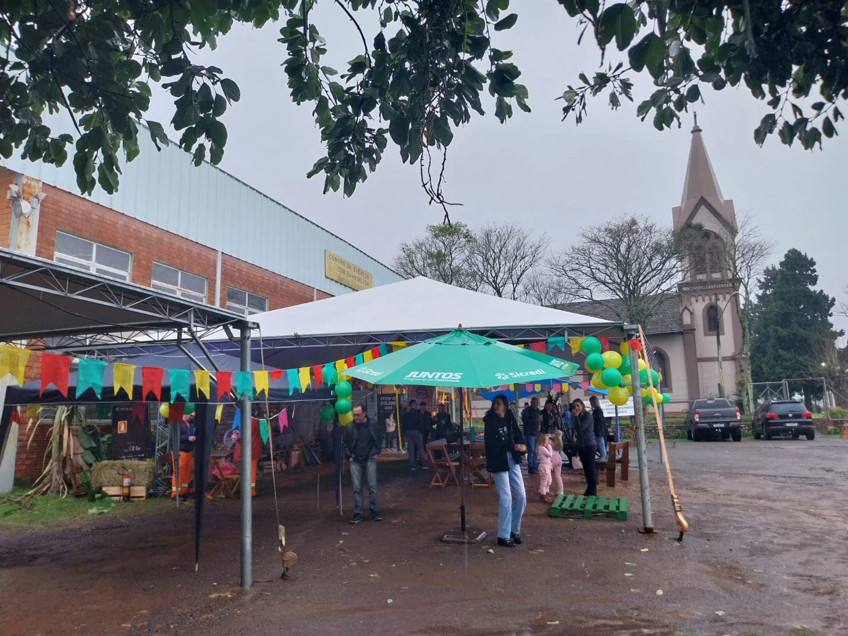 "Se não tem colono, não tem verdura, legumes e frutas", diz visitante de evento em Lomba Grande