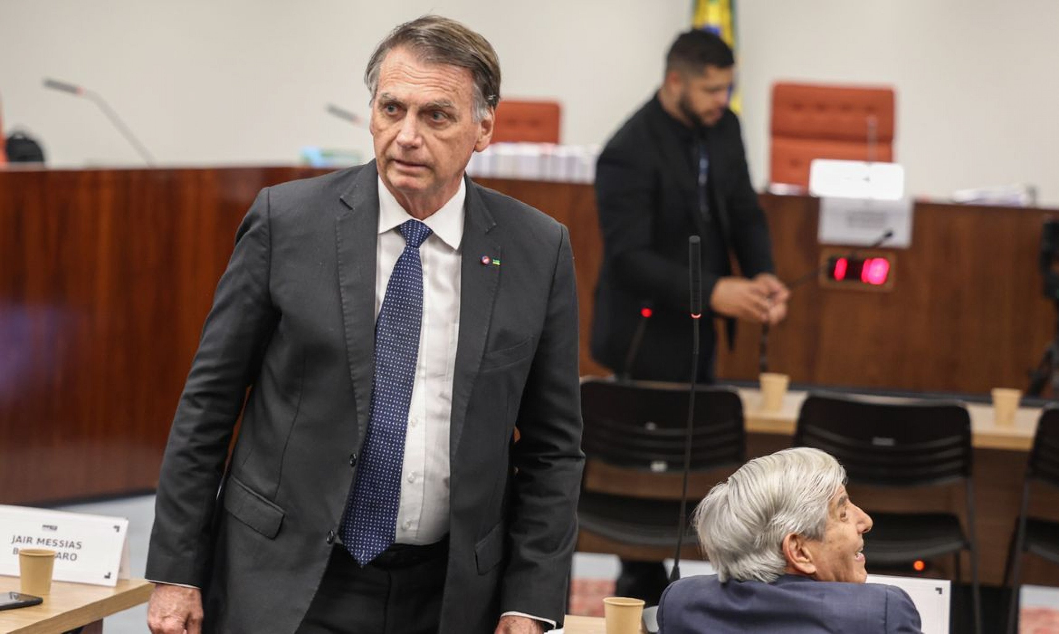 Moraes autoriza grupo seleto a visitar Bolsonaro