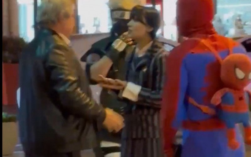 Prefeito de Gramado discutiu com artistas de rua, na sexta-feira (1º)