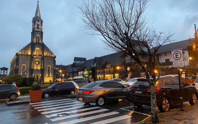 Chuva no Centro de Gramado
