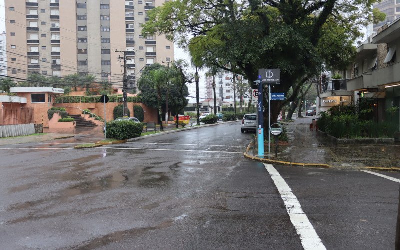 Câmera de monitoramento instalada entre a Avenida Maurício Cardoso e a Rua Gomes Portinho. | abc+