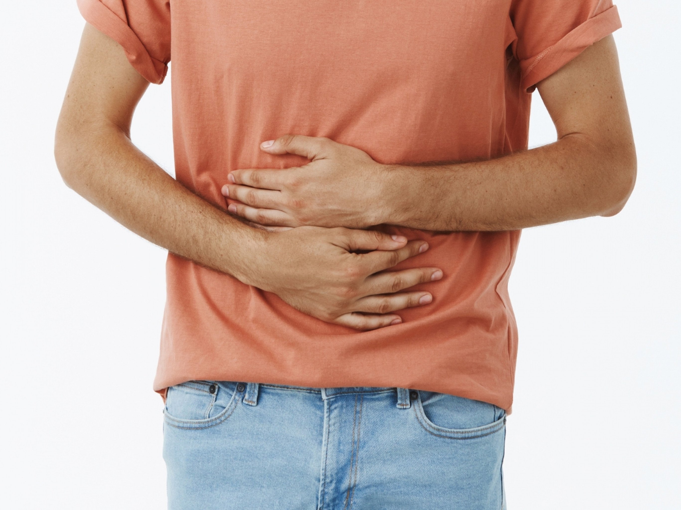 CÂNCER DE INTESTINO: Além das fezes finas, 7 sintomas silenciosos da doença que podem te salvar se descobertos a tempo