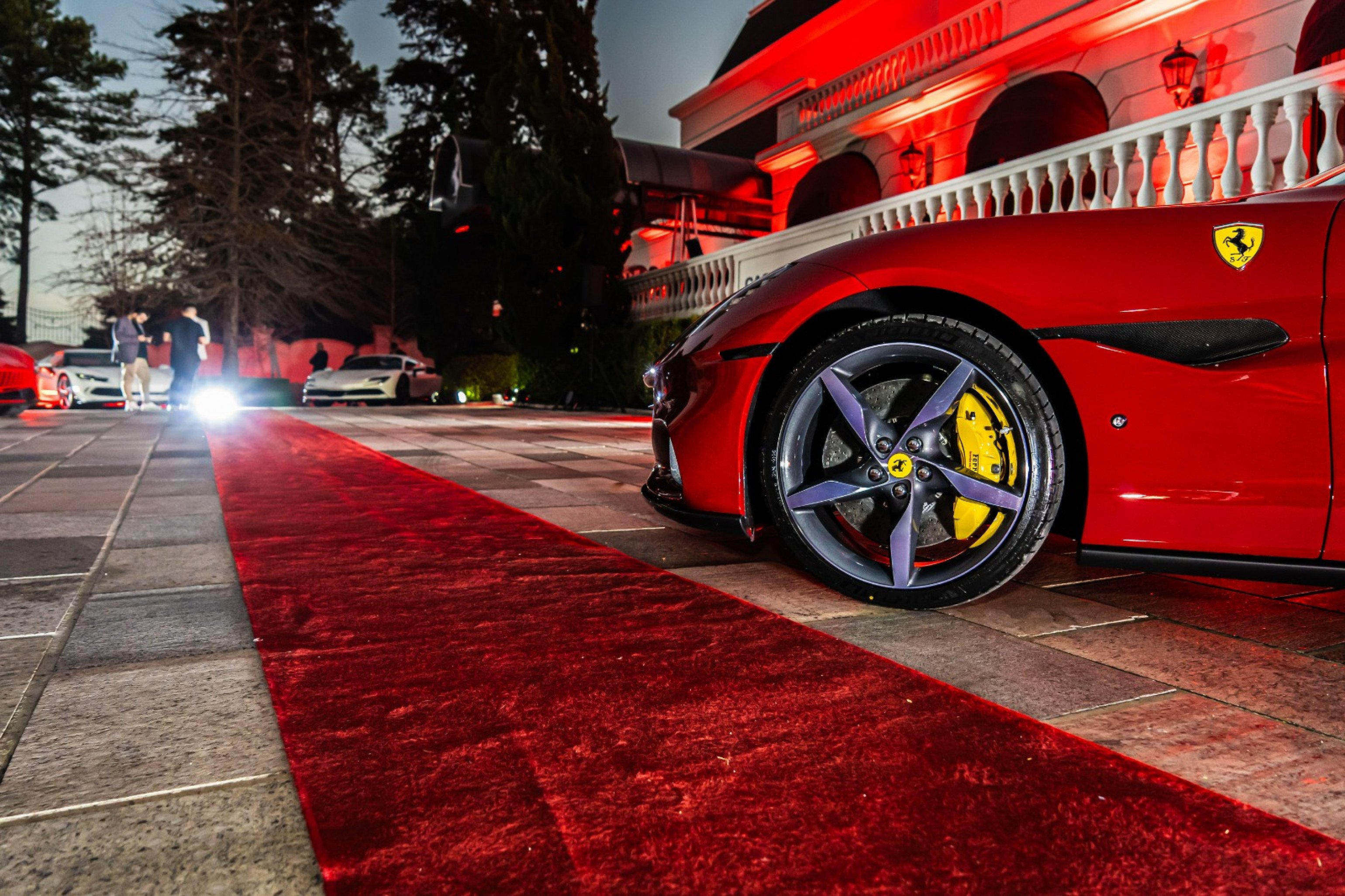 Baile de máscaras e exposição de carros de luxo: Ferrari fará evento em Gramado durante o Festival de Cinema